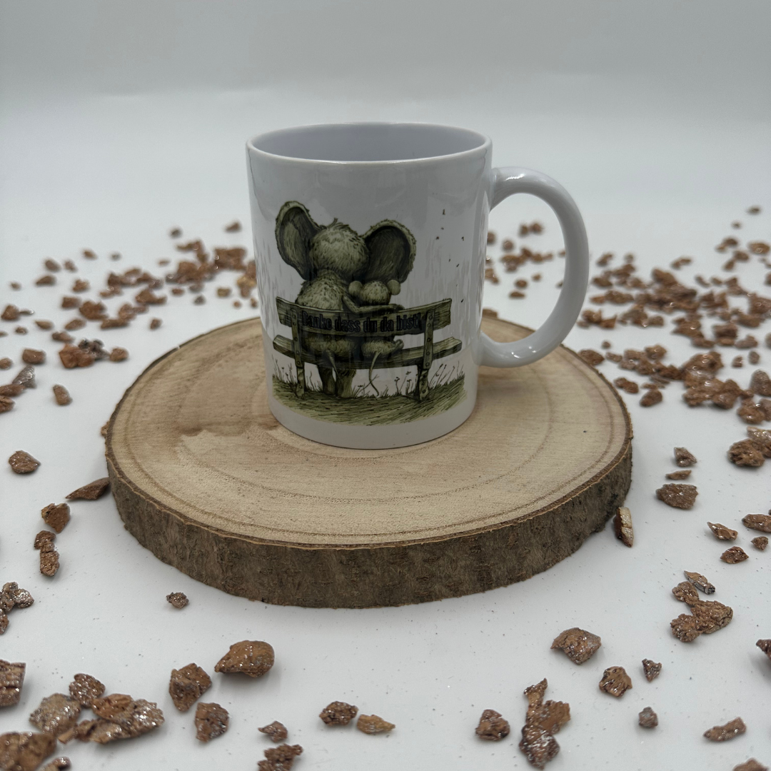 Mug - Elefant hugging a mouse